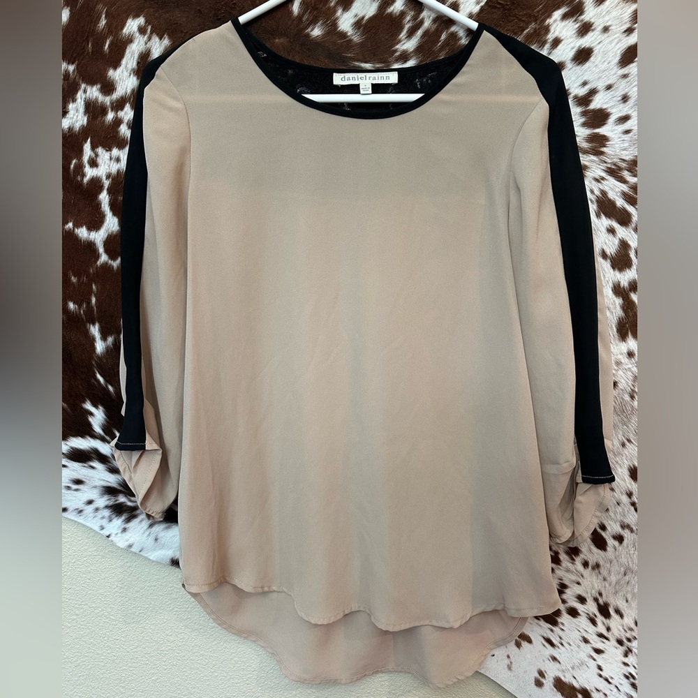 Danielrainn-Beige and Black Women's Blouse size small